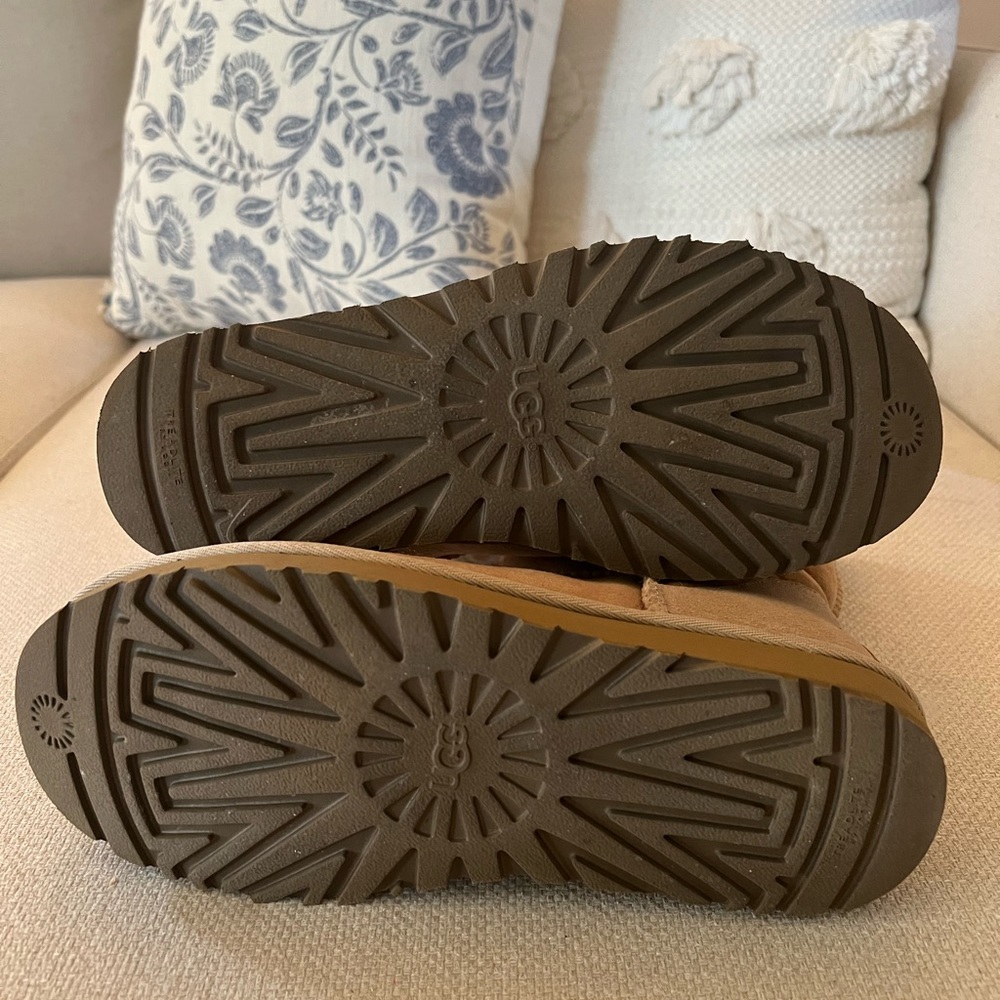 Classic Short II Uggs - Picture 4 of 5